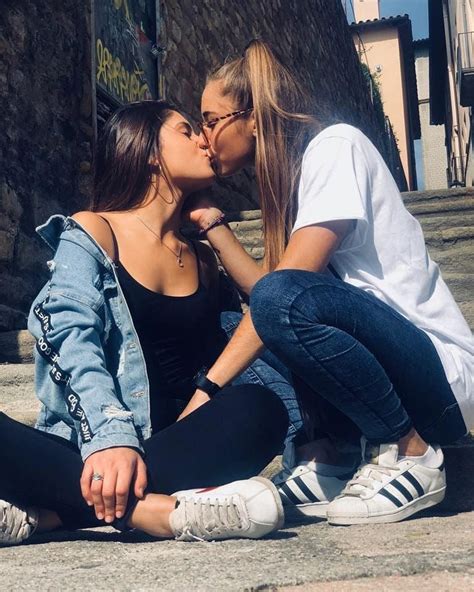 videos mujeres asiendo el amor|Los mejores 2000+ vídeos de Lesbianas